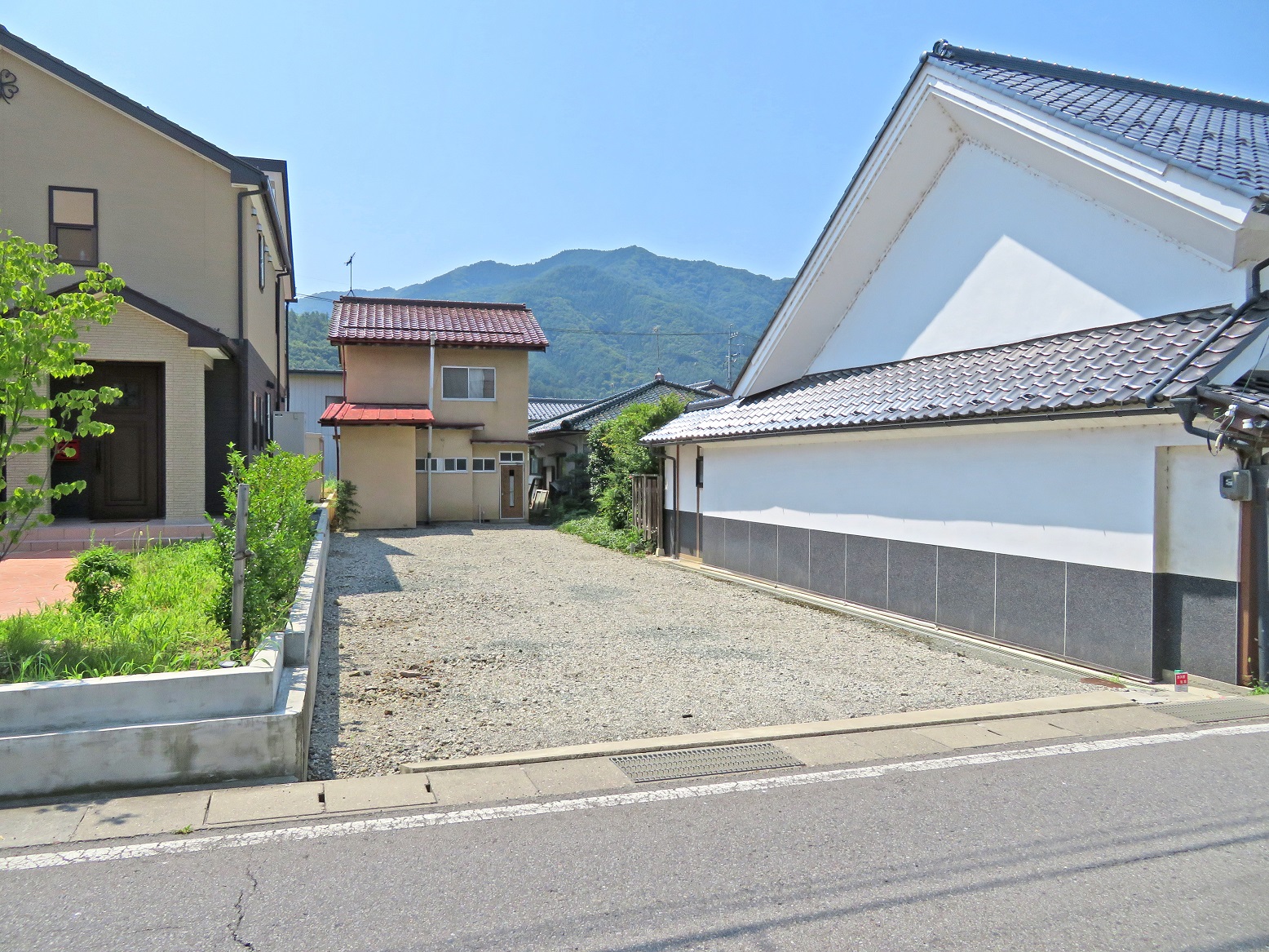 '地元主要道路沿い'<br />
松代町松代　売土地