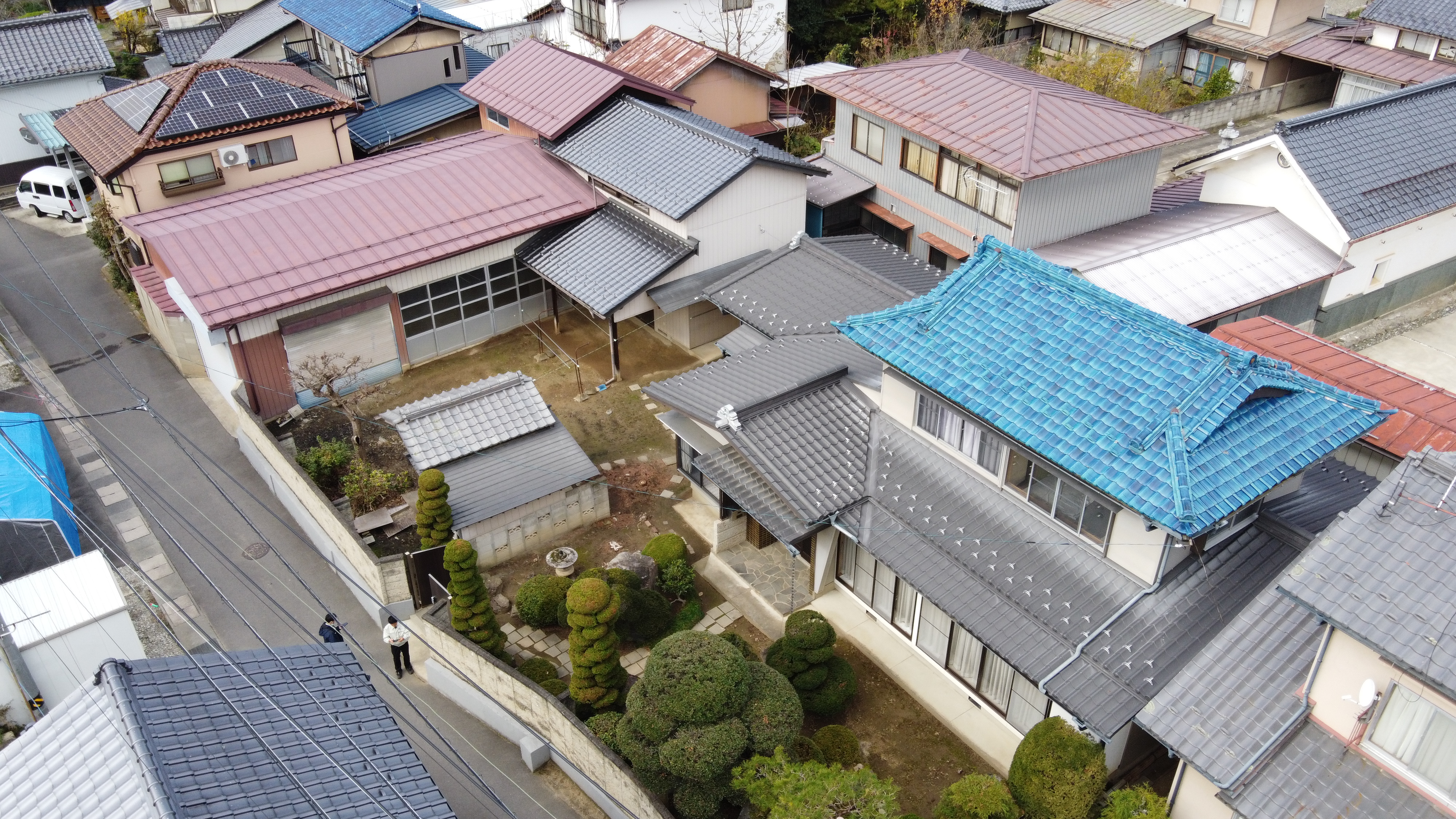 '電動シャッター付きの農家住宅'<br />
松代清野　売戸建住宅